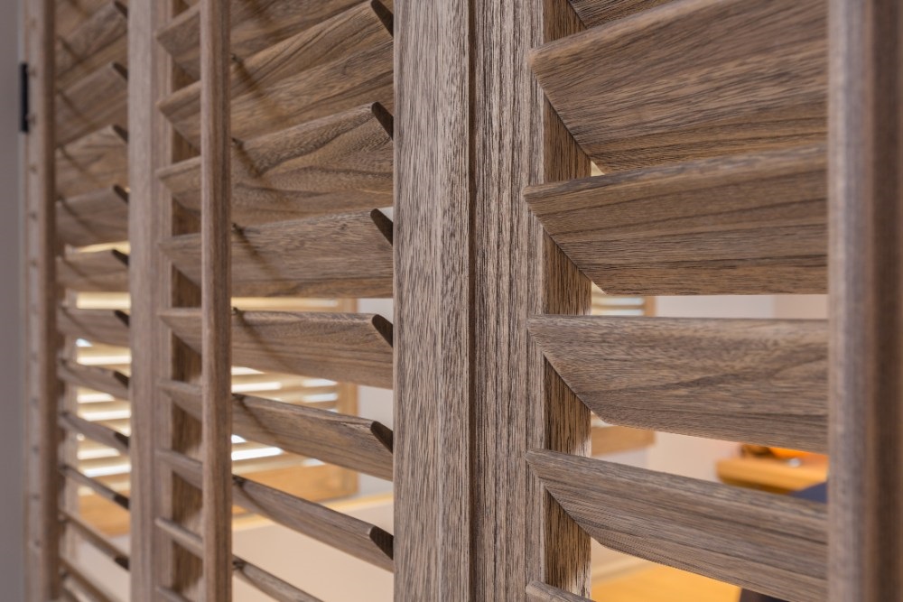 Caracteristiques shutters en bois hiver automne