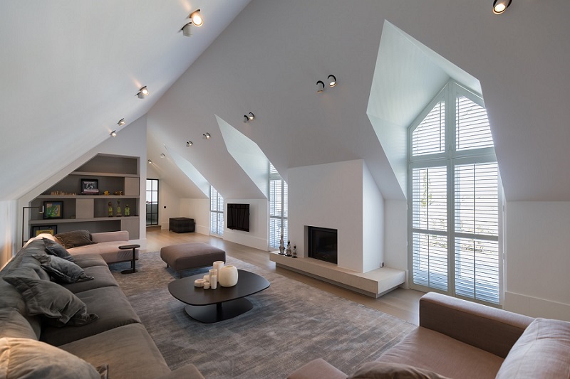 Shutters blancs en forme de cadre speciale