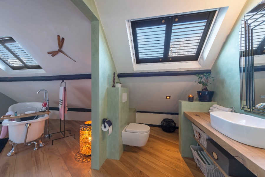 Shutters dans la salle de bains