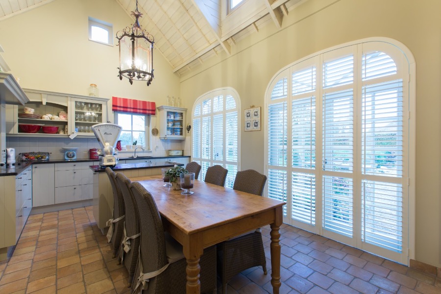 Cuisine rustique avec shutters