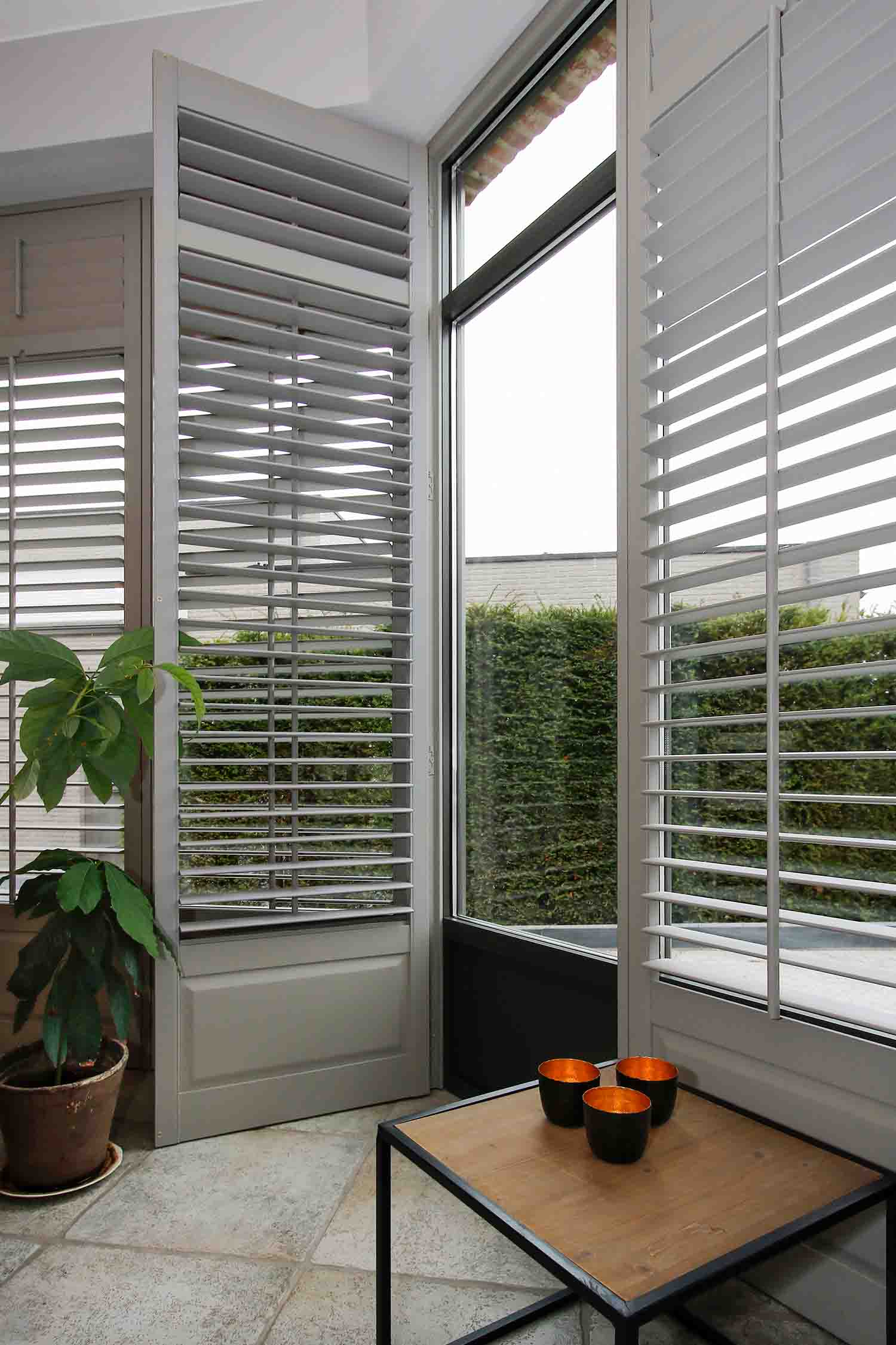 Shutters en couleur taupe