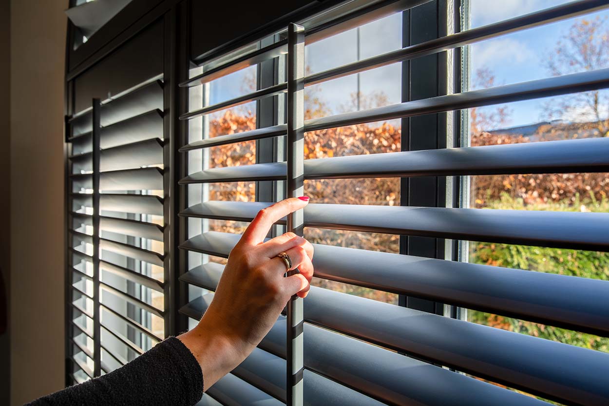 Shutters avec tilt rod anthracite