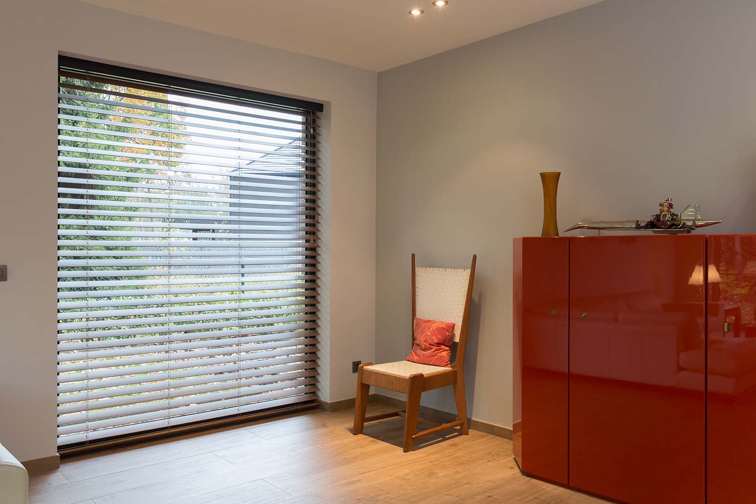 Stores en bois couleur bois