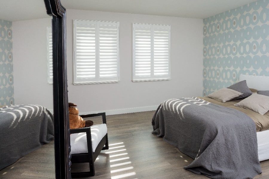 Shutters électriques dans la chambre