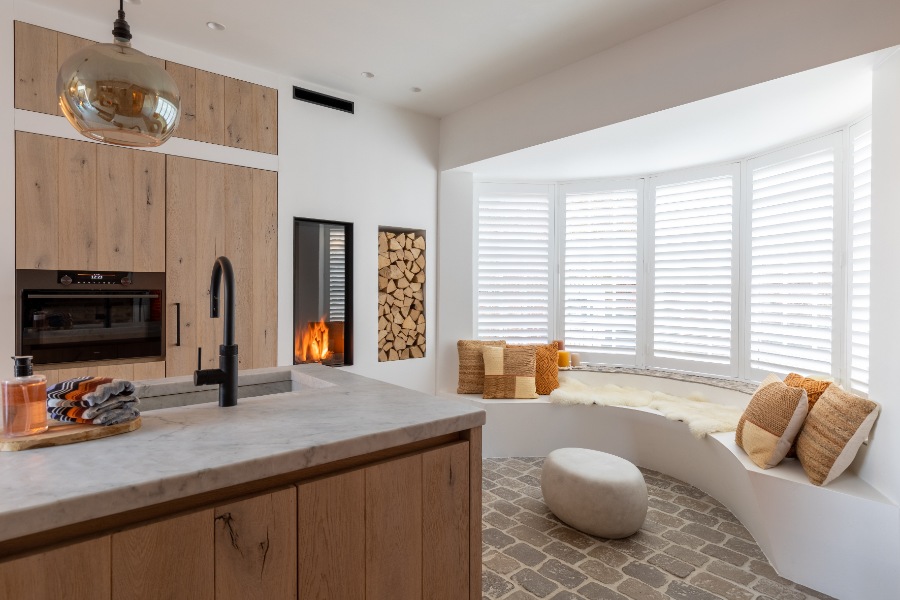 Les shutters blancs dans les tendances de l'habitat de 2025