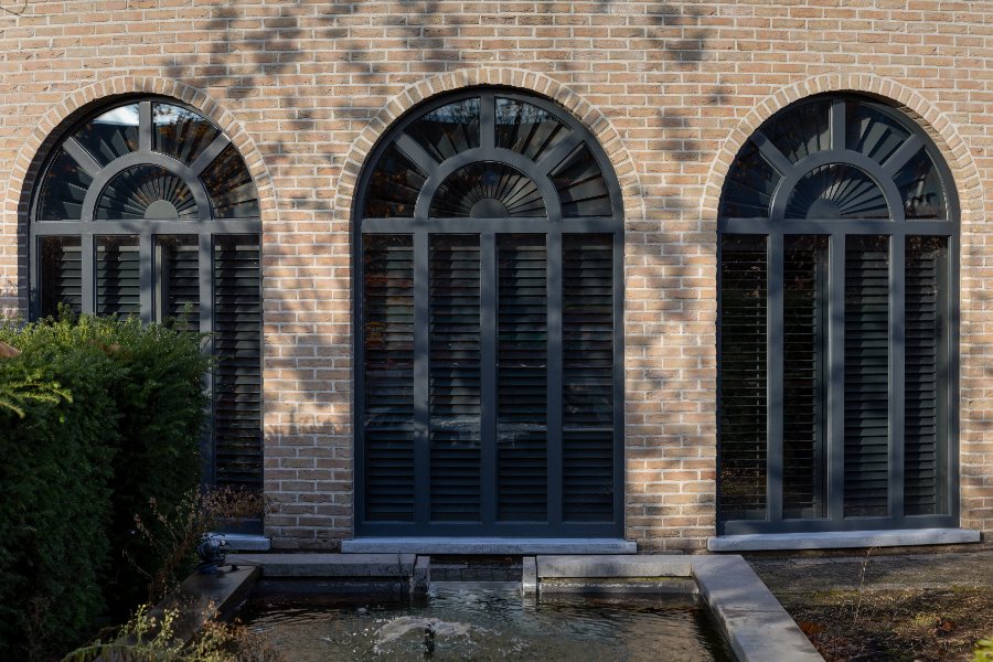 Shutters extérieurs noirs
