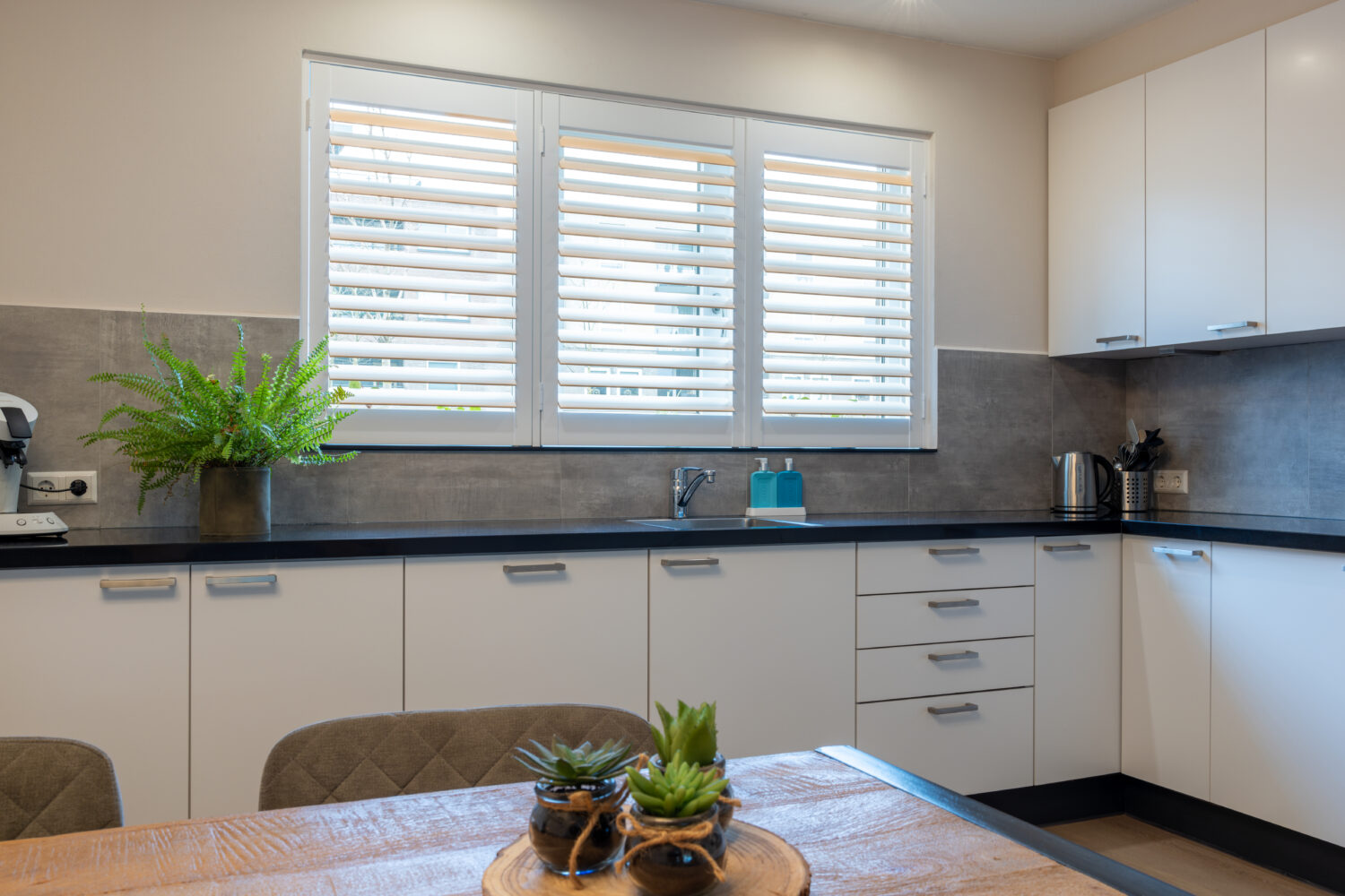 Des shutters dans la cuisine