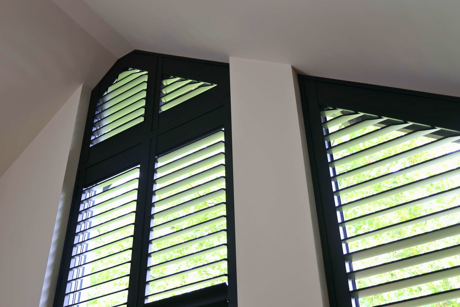 shutters ouvrants pour fenetr triangulaire