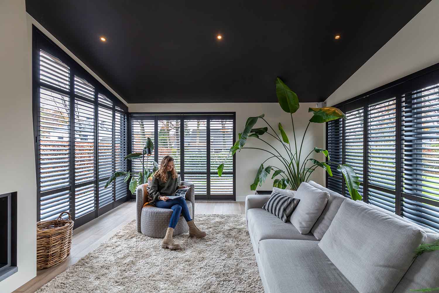 woonkamer met sfeervolle shutters