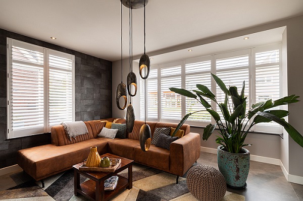 Bohemian woonstijl 2023 witte shutters Van eyck shutters
