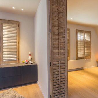 shutters als raambekleding en roomdivider