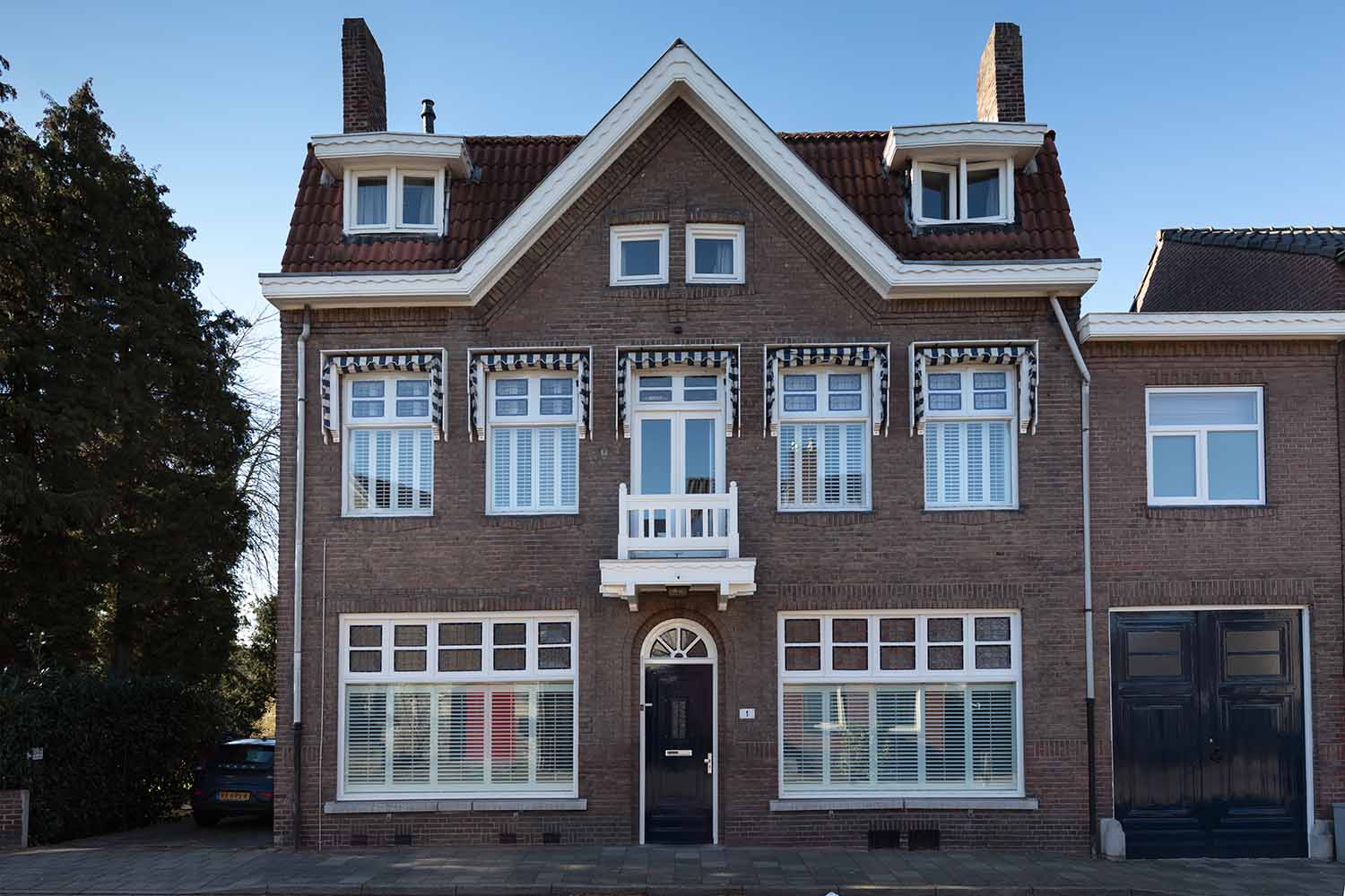 Bed and Breakfast met shutters raambekleding