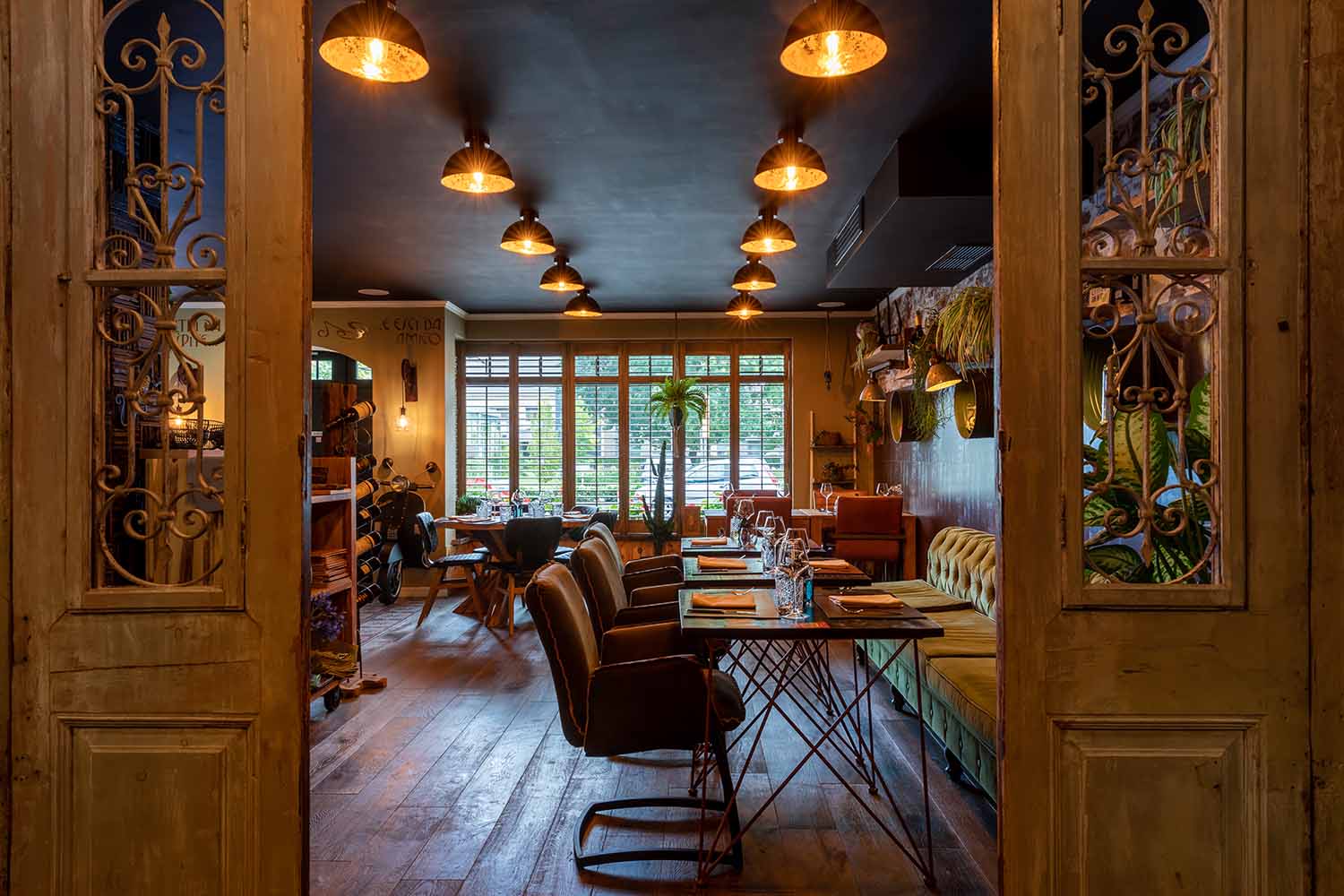 Restaurant met sfeervolle shutters in Genk