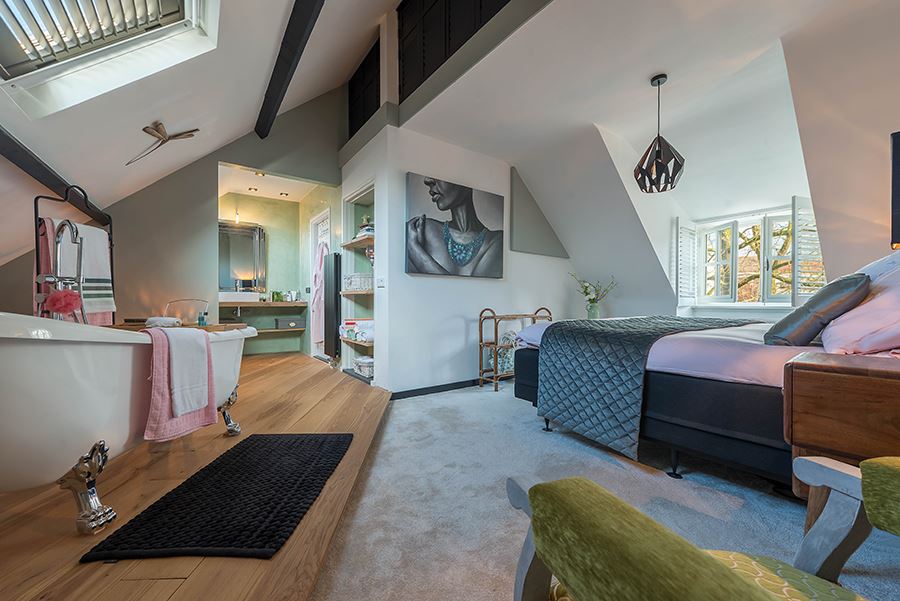 Shutters in slaapkamer als raambekleding