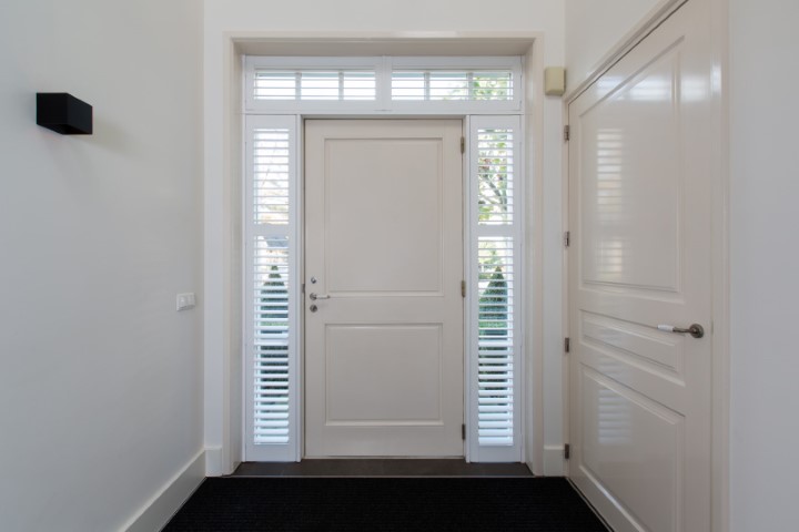 Shutters rondom voordeur