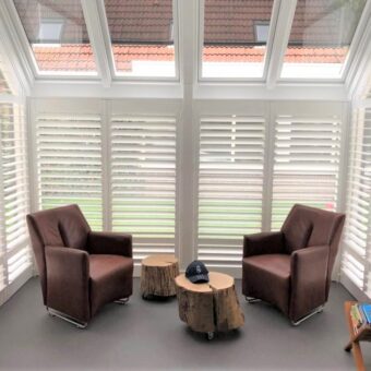 Serre met shutters