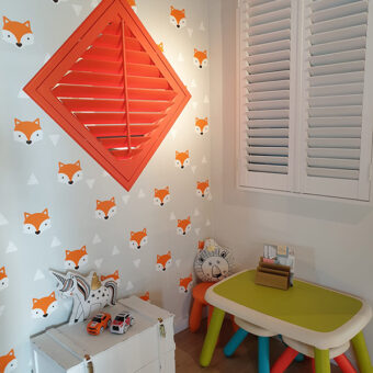 Oranje shutters in wenskleuren