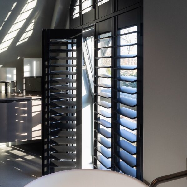 Houten of kunststof shutters