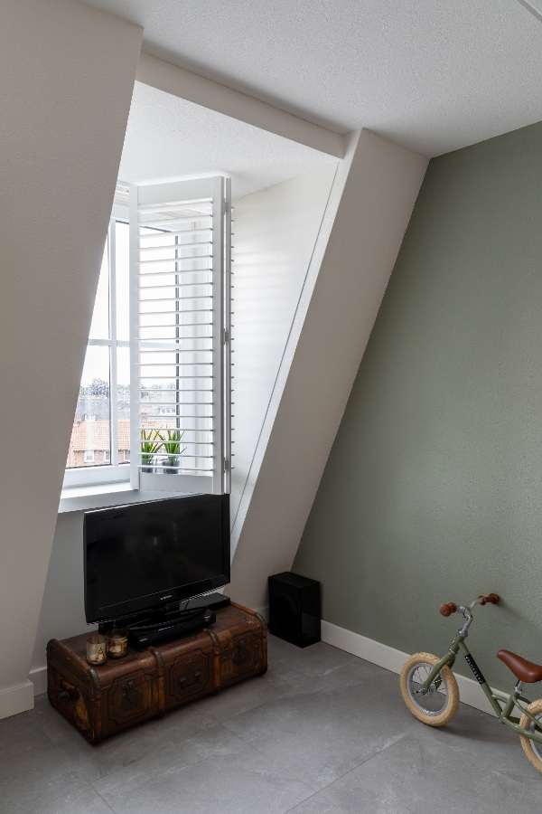 Kunststof kozijnen met witte shutters