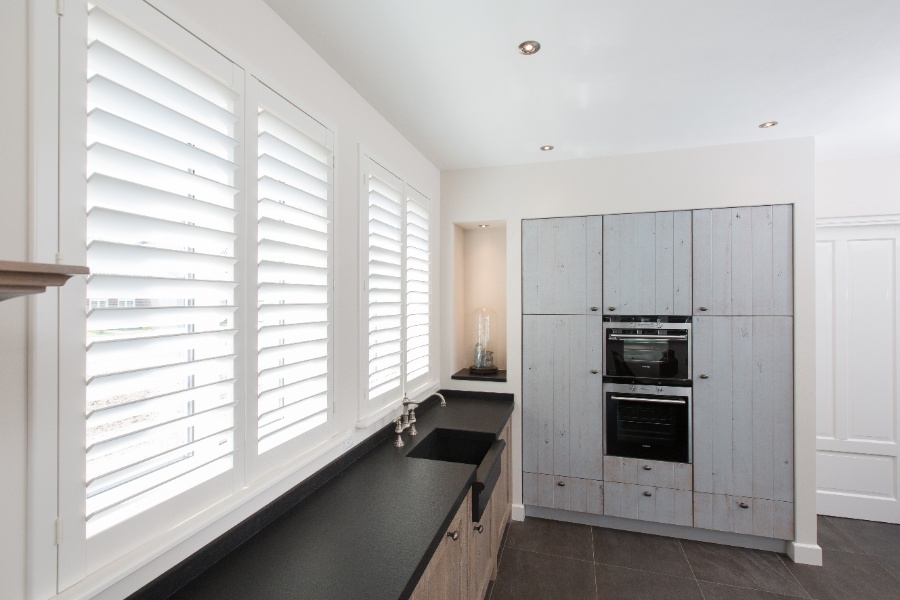 Klassieke keuken met sfeervolle shutters