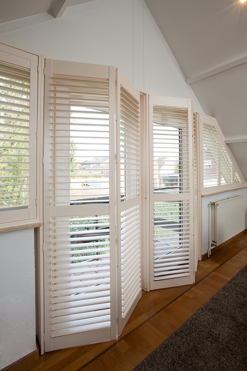 Witte shutters als raambekleding