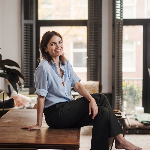 Hanna Verboom in haar huis in Amsterdam