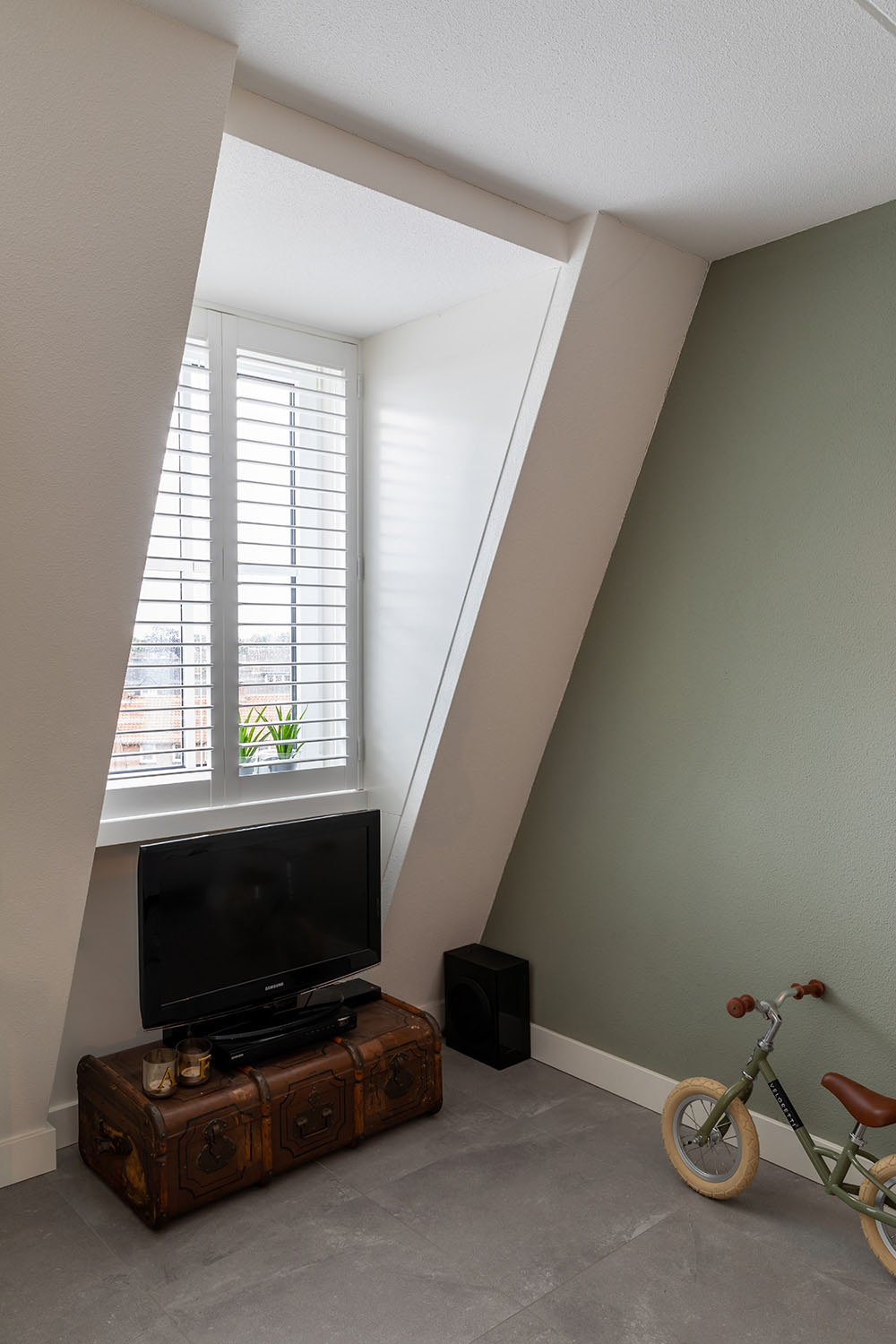 Dakkapel met shutters voor draaikiepraam