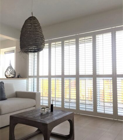 witte shutters voor grote ramen