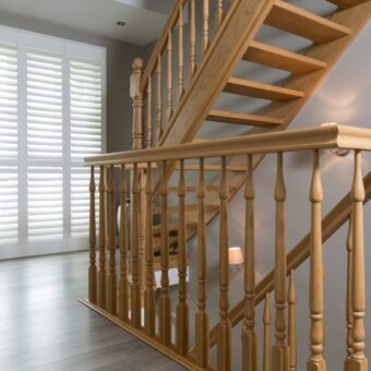 Overloop met witte shutters