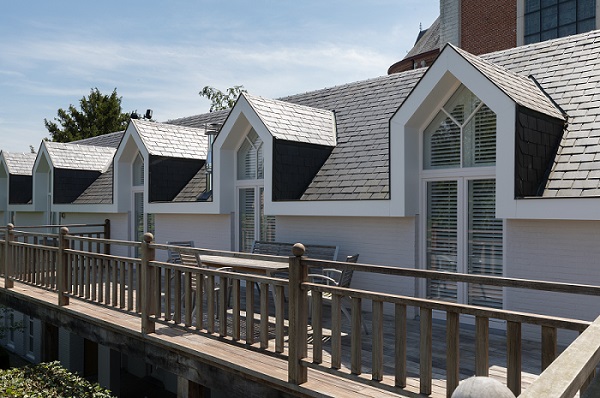 Buitenkant van huis met shutters