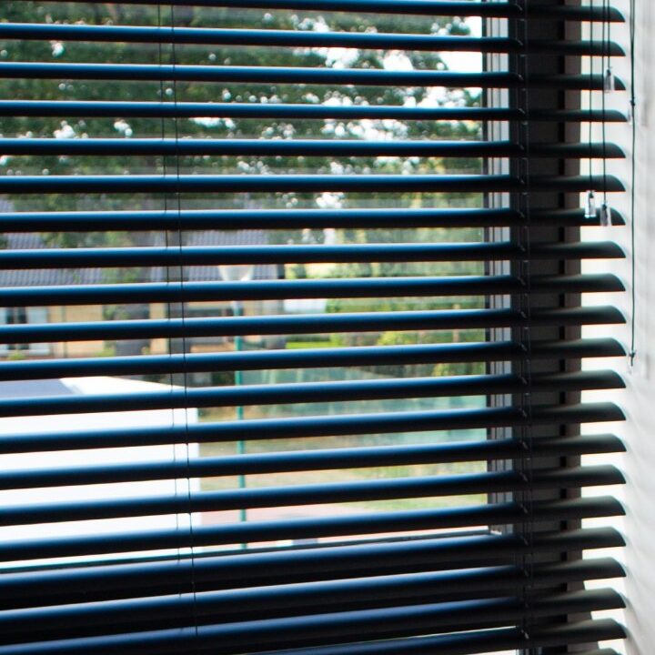 Zwarte aluminium blinds