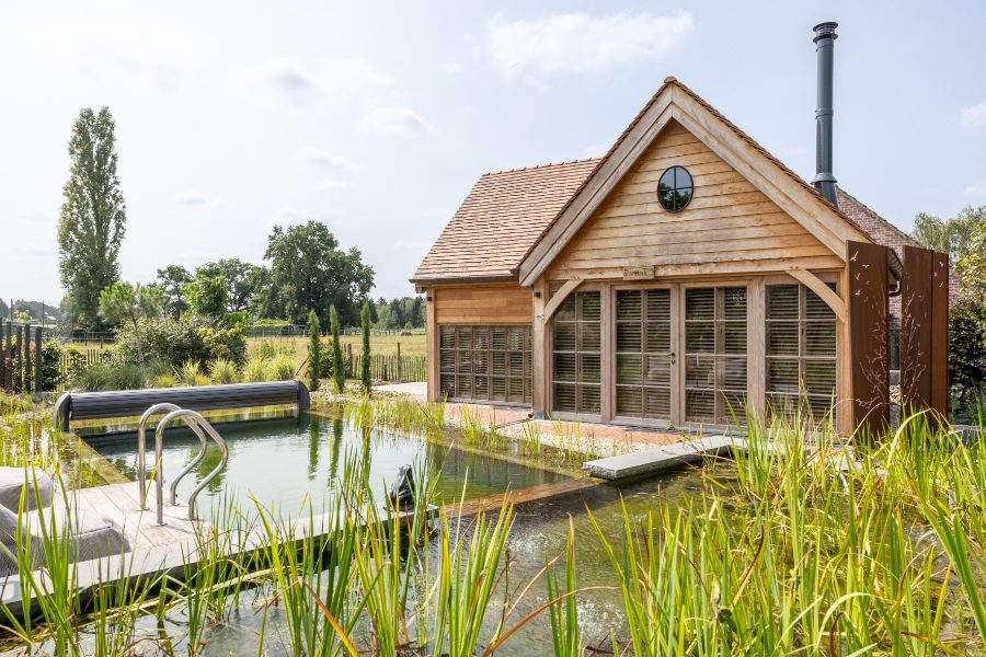 Houten shutters aan voorzijde B&B
