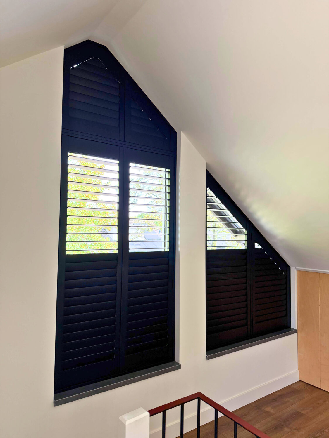 shutters half gesloten