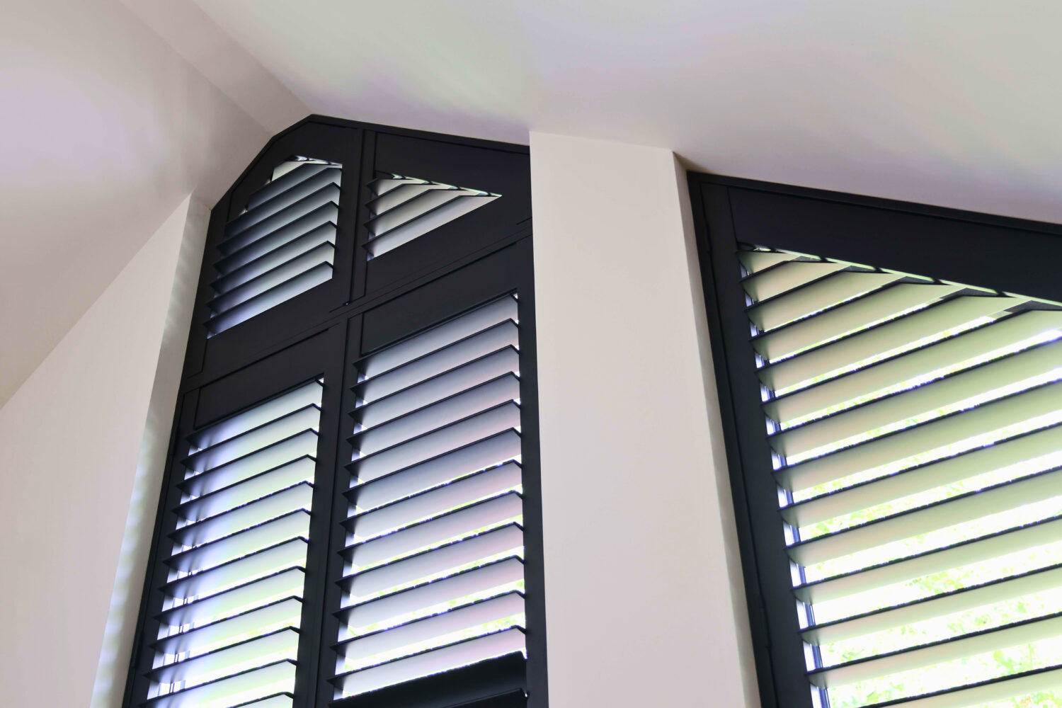 shutters puntraam half geopend