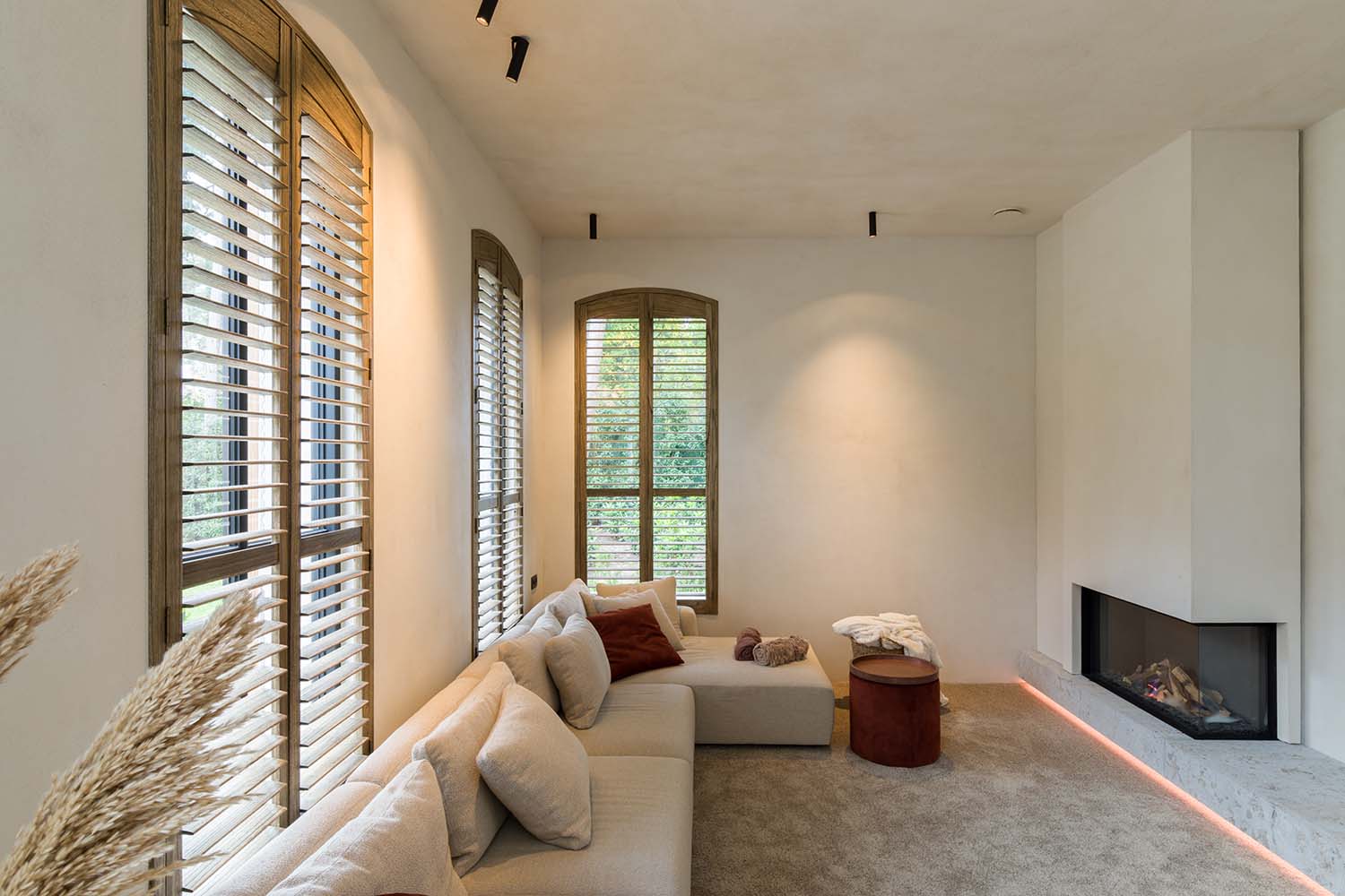Beitskleur shutters woonkamer