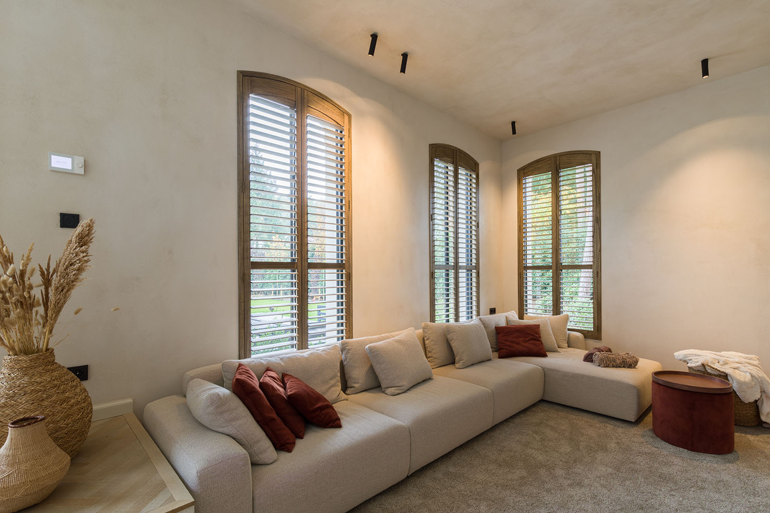Houten shutters in woonkamer