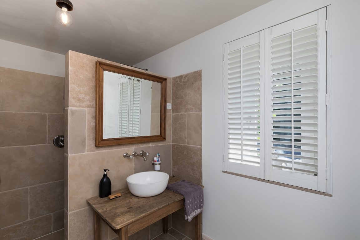 Badkamer met shutters uit Cottage collectie