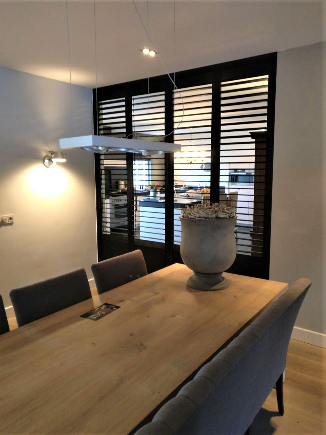 Roomdivider met shutters